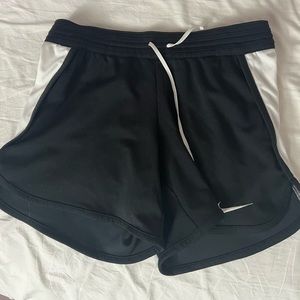 nike atheletic shorts with pockets